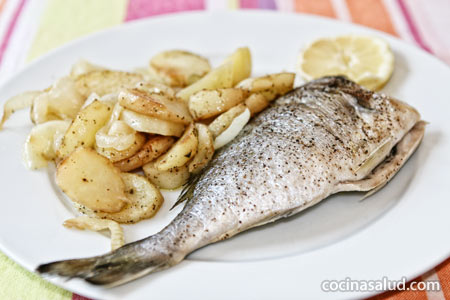 Receta de dorada al horno con patatas panadera