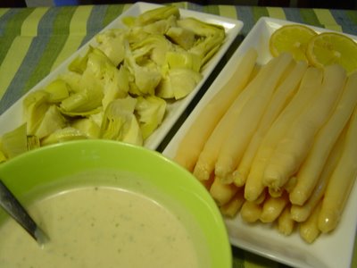 Ensalada de esparragos y salsa de atun