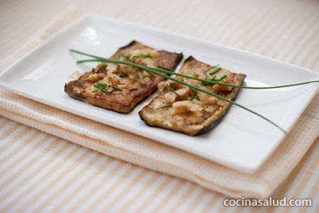 Receta vegetariana: Filetes de berenjena con queso y nueces