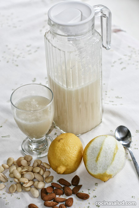 Cómo hacer leche preparada de almendras