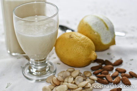 Cómo hacer leche preparada de almendras