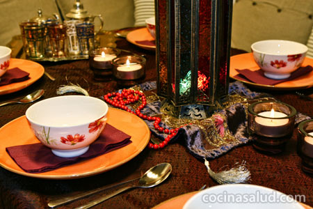 Detalle mesa marroquí para navidad