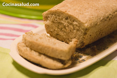 Pan de molde con semillas de sésamo y amapolas