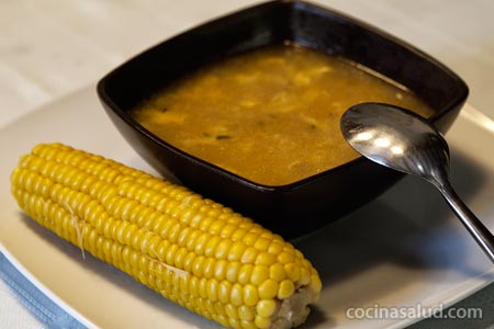 Sopa de maíz y pollo (receta china)