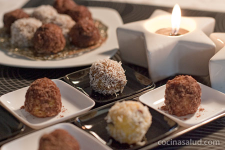 Receta de bolitas de yemas con coco y chocolate. Felíz Navidad a todos.